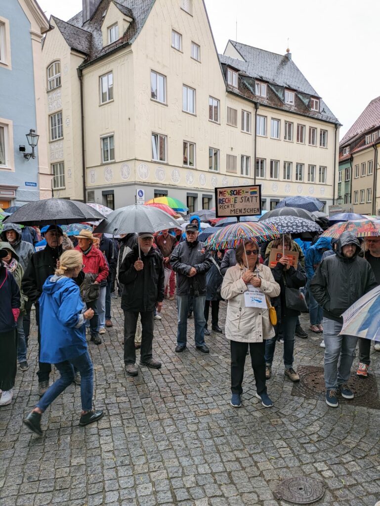 Demo mit Regenschirm