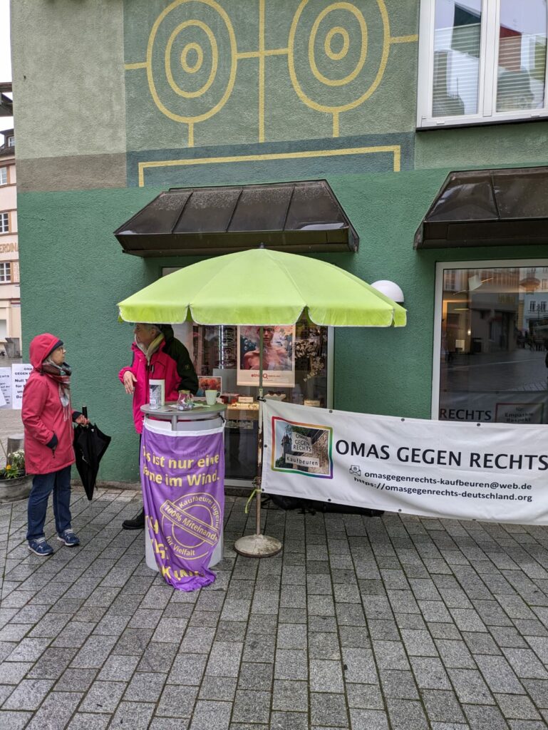 Infostand zum Jahrestag der Befreiung vom NS-Regime