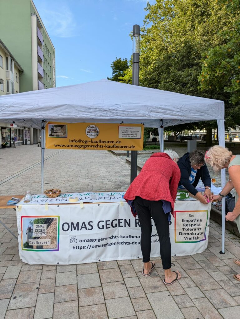 Aufbau Pavillon für Infotisch